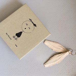 Elegant Mirit Weinstock feather earrings in soft blush ceramic. Mint condition.